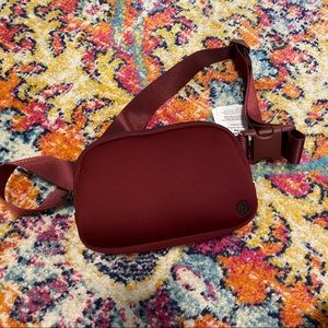 Lululemon everywhere belt bag